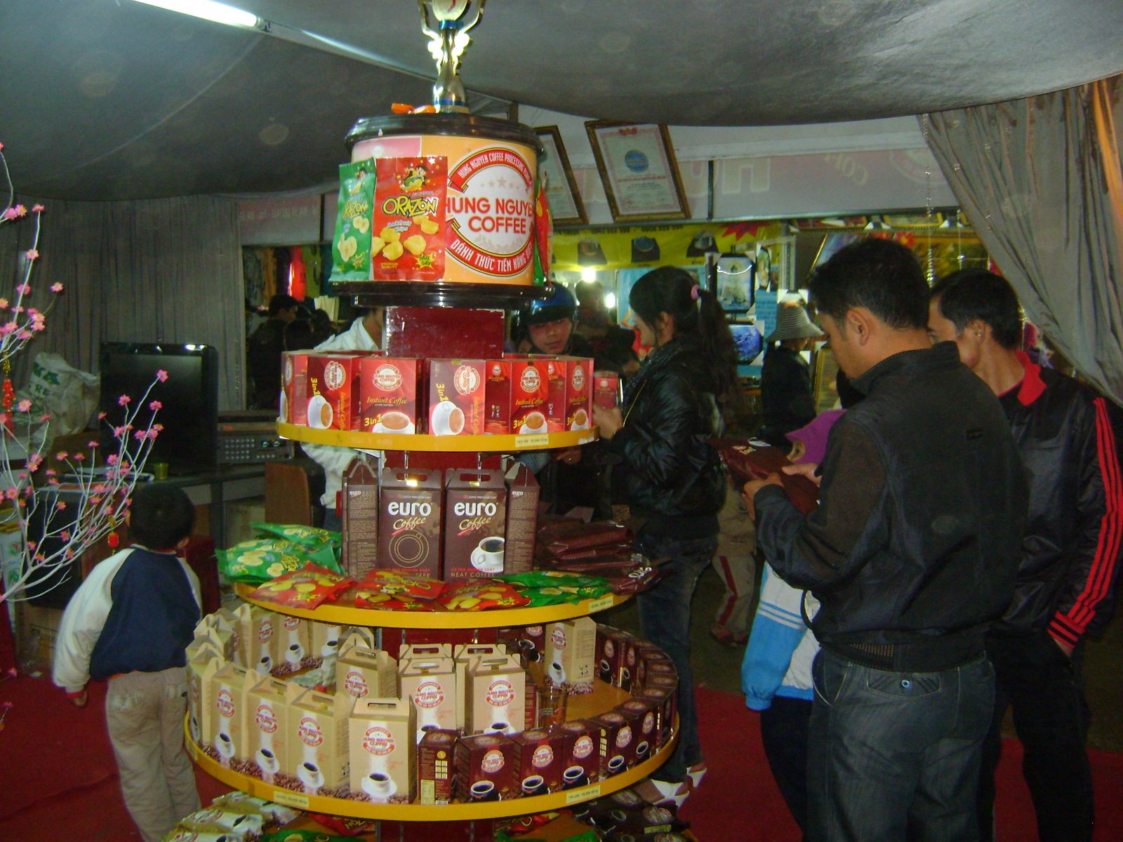 HỘI CHỢ MUA SĂM TẾT TÂN MÃO 2011 